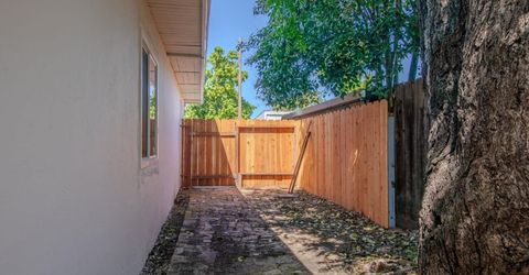 2036 La Jolla Dr, Stockton, CA 95204 Photo