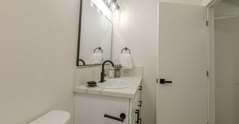 2036 La Jolla Dr, Stockton, CA 95204 Photo