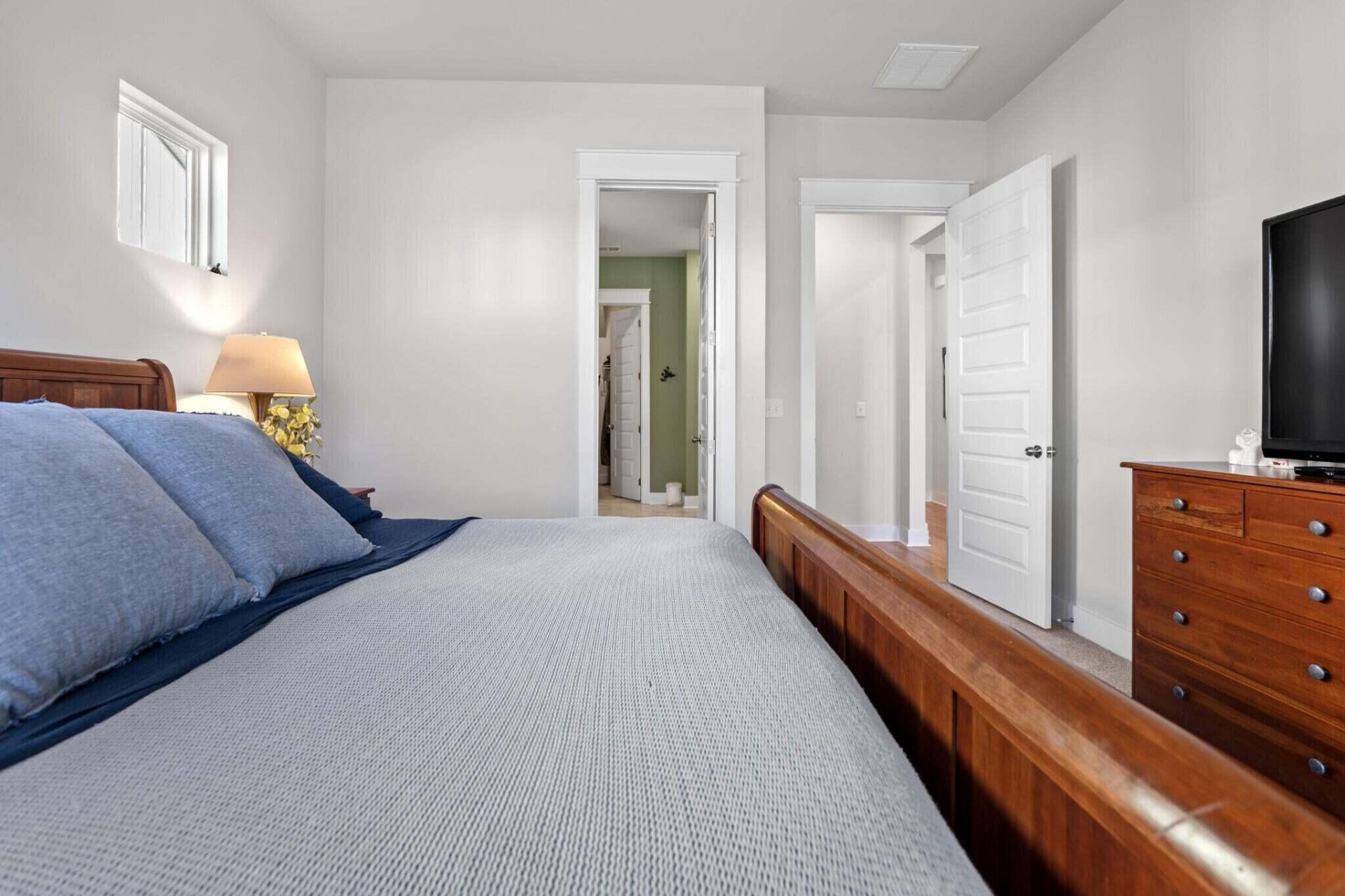 190 Ashworth Drive Photo 19