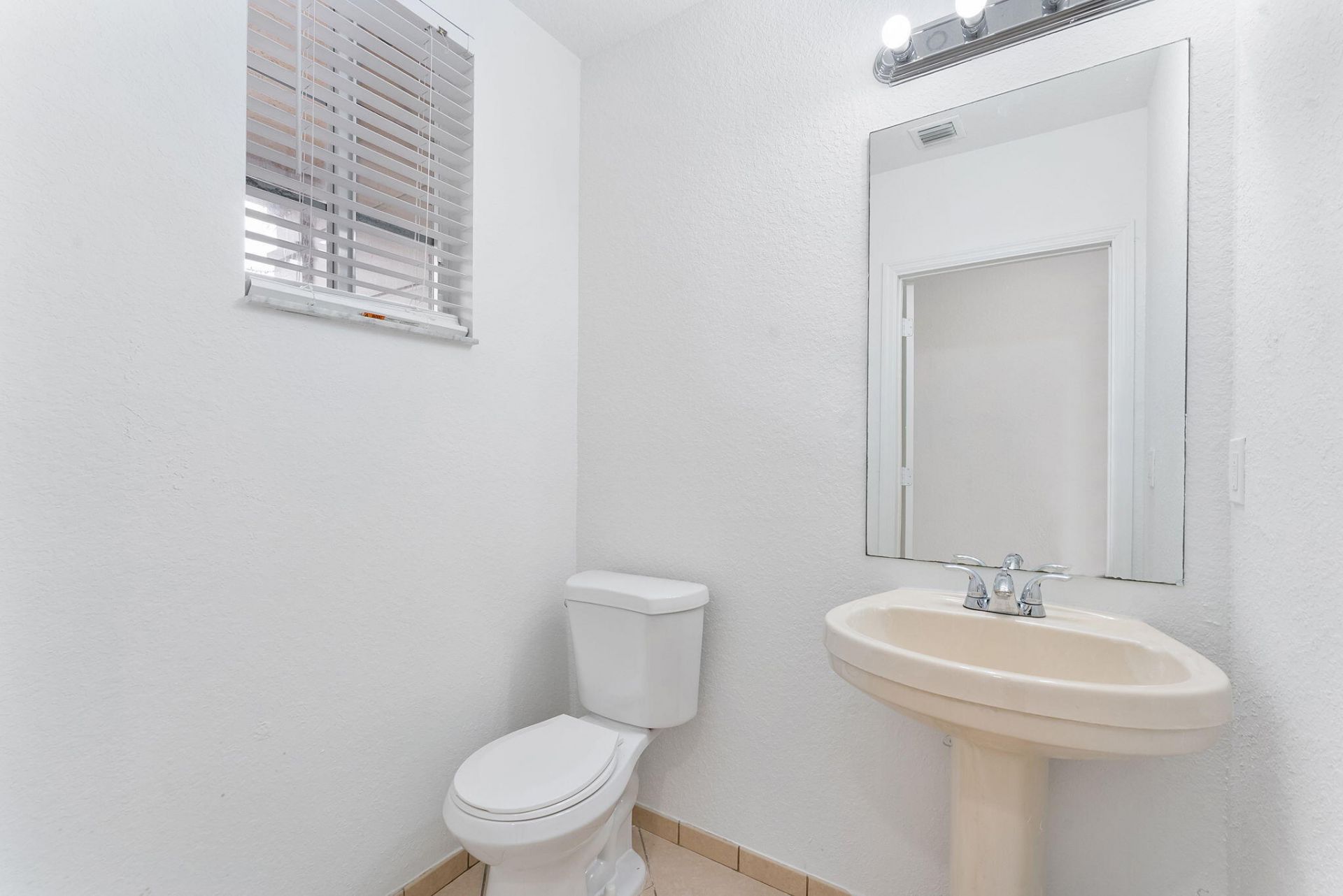 995 Abaco Lane, Riviera Beach, FL 33404 Photo