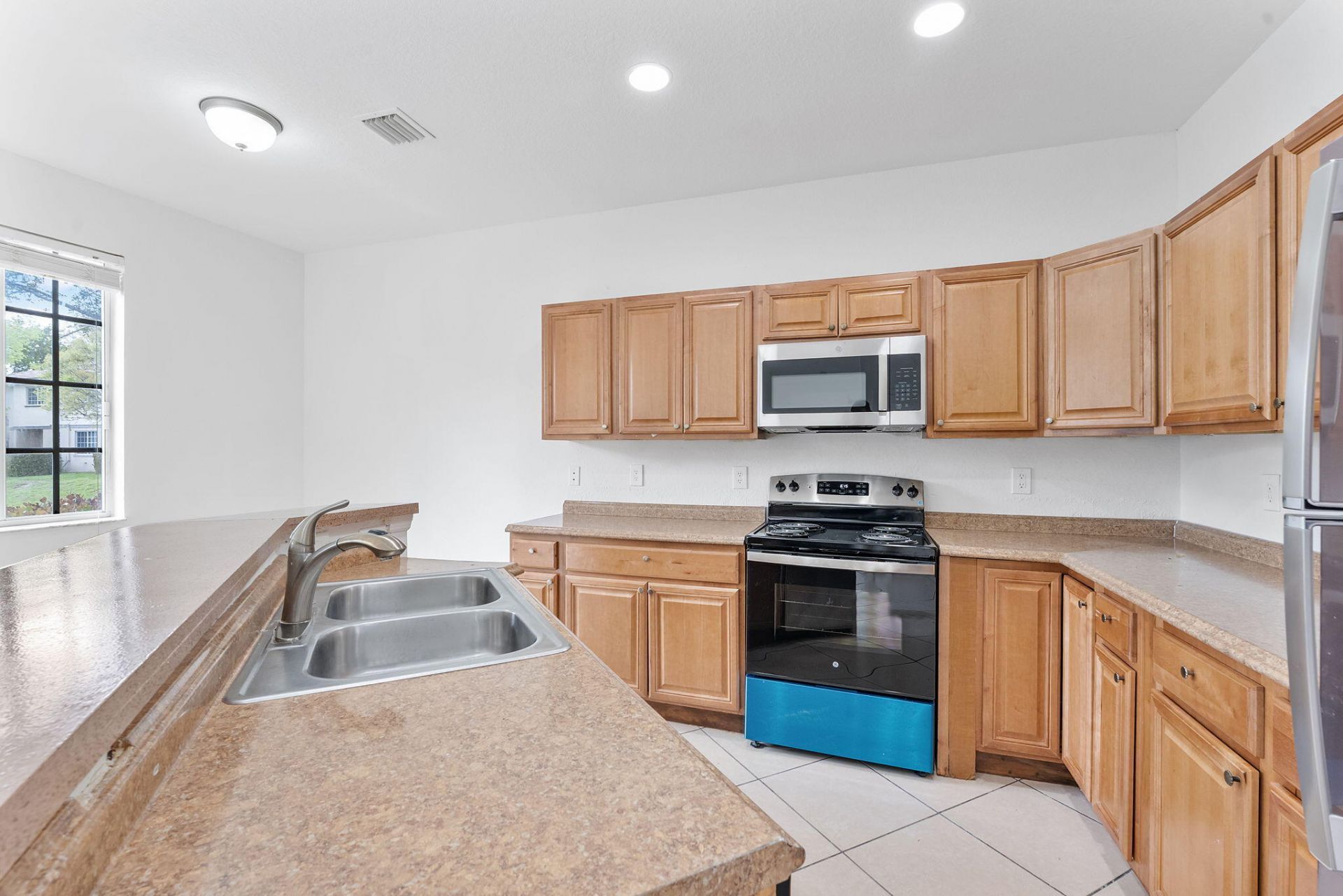 995 Abaco Lane, Riviera Beach, FL 33404 Photo