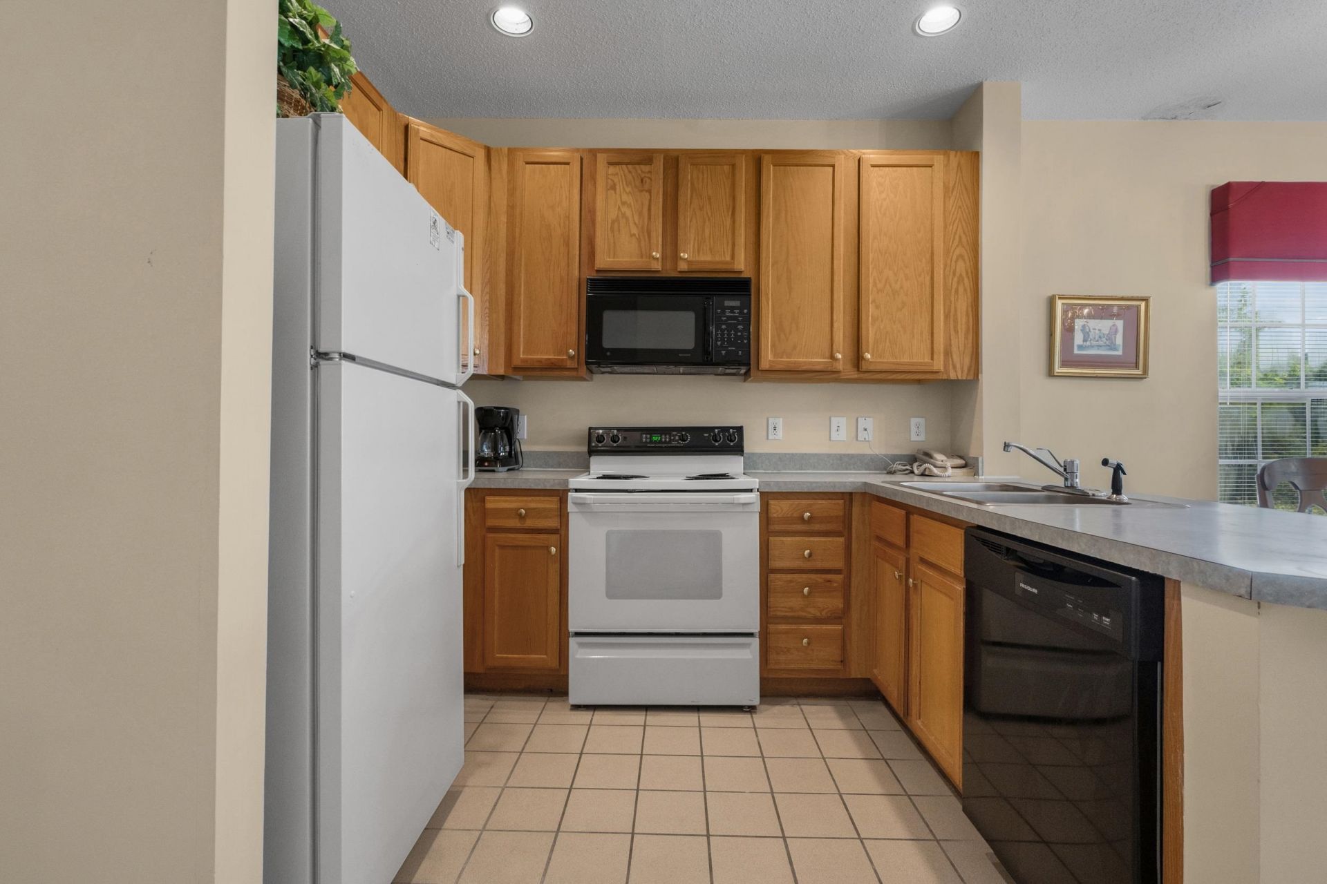 4545 Girvan Dr.  Photo 14