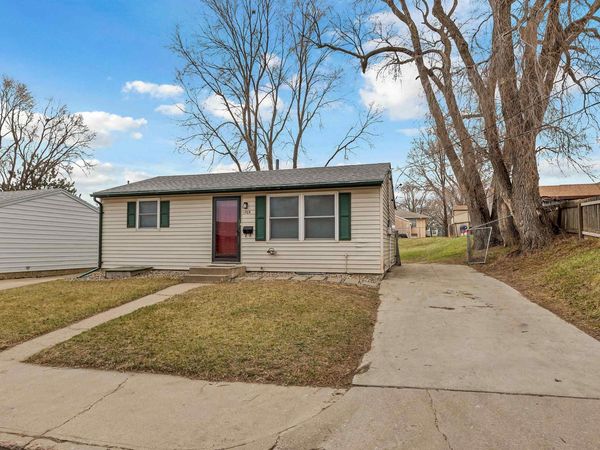 1705 E Spruce St, Sioux Falls, SD 57103