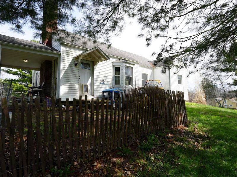 825 Friendship Drive , New Concord, OH 43762 Photo 4