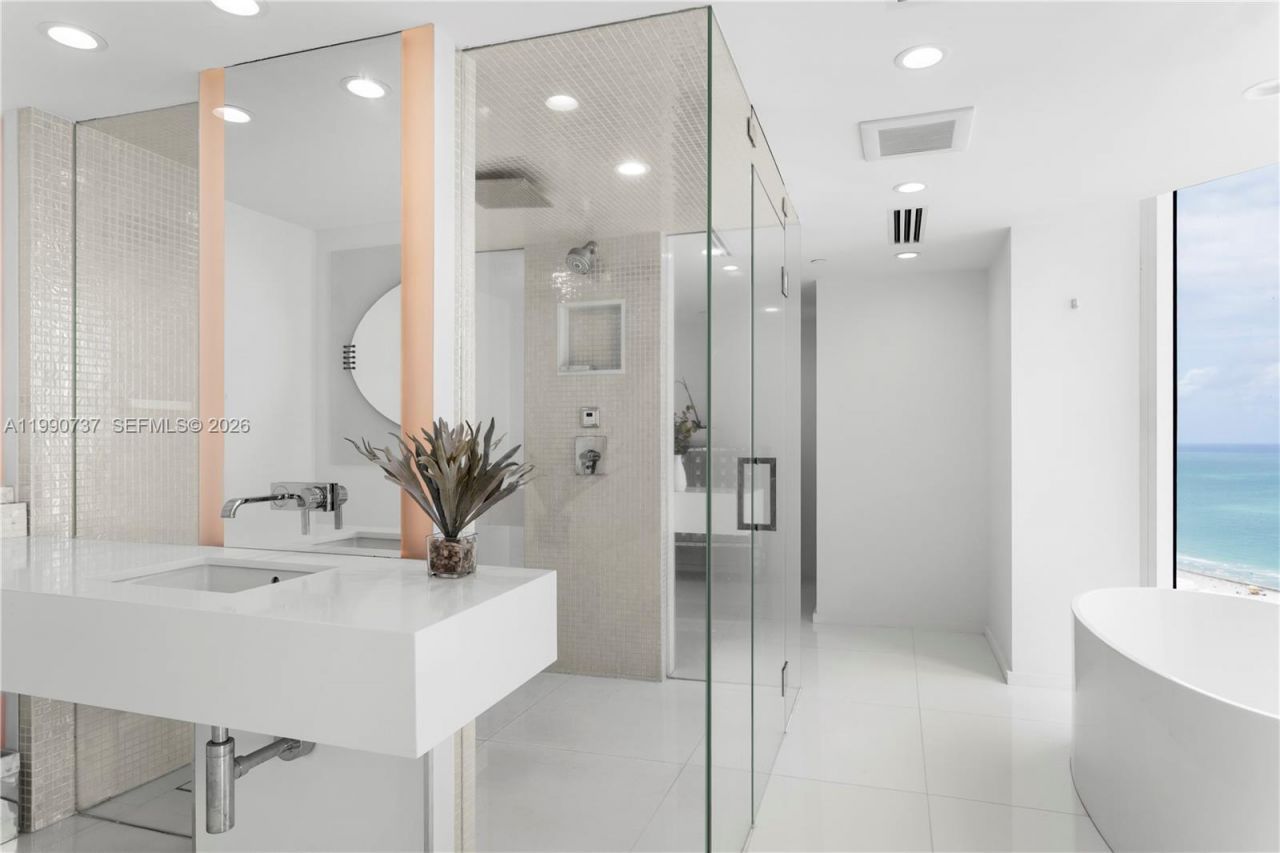 300 S Pointe Dr, Unit 3405, Miami Beach, FL 33139 Photo