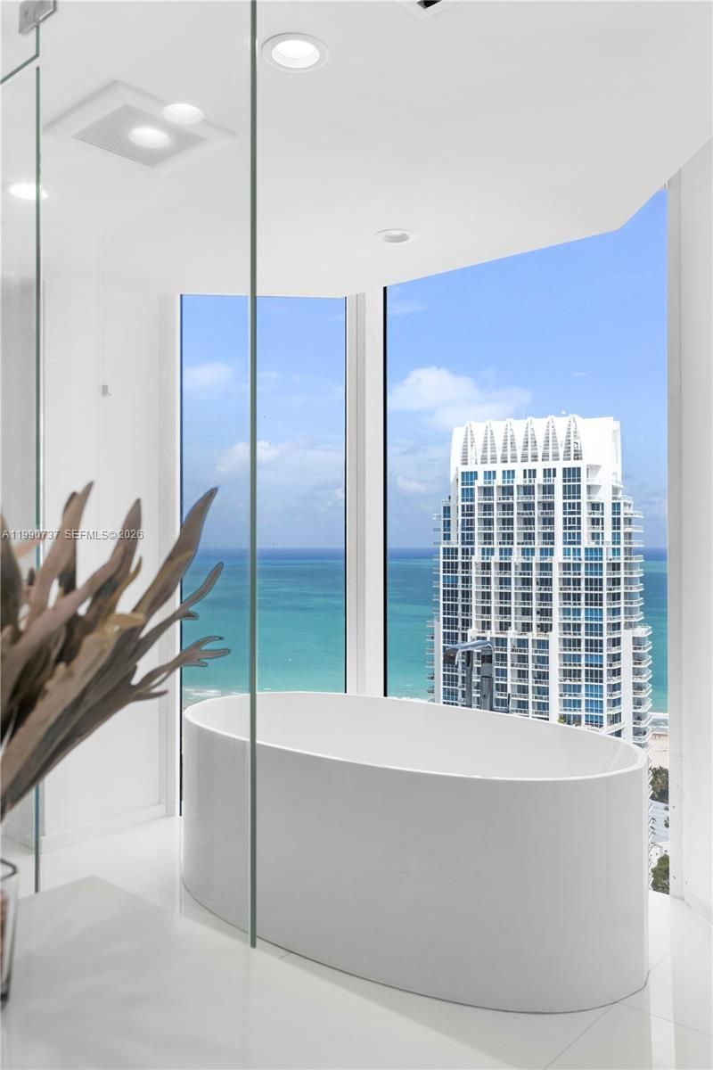 300 S Pointe Dr, Unit 3405, Miami Beach, FL 33139 Photo