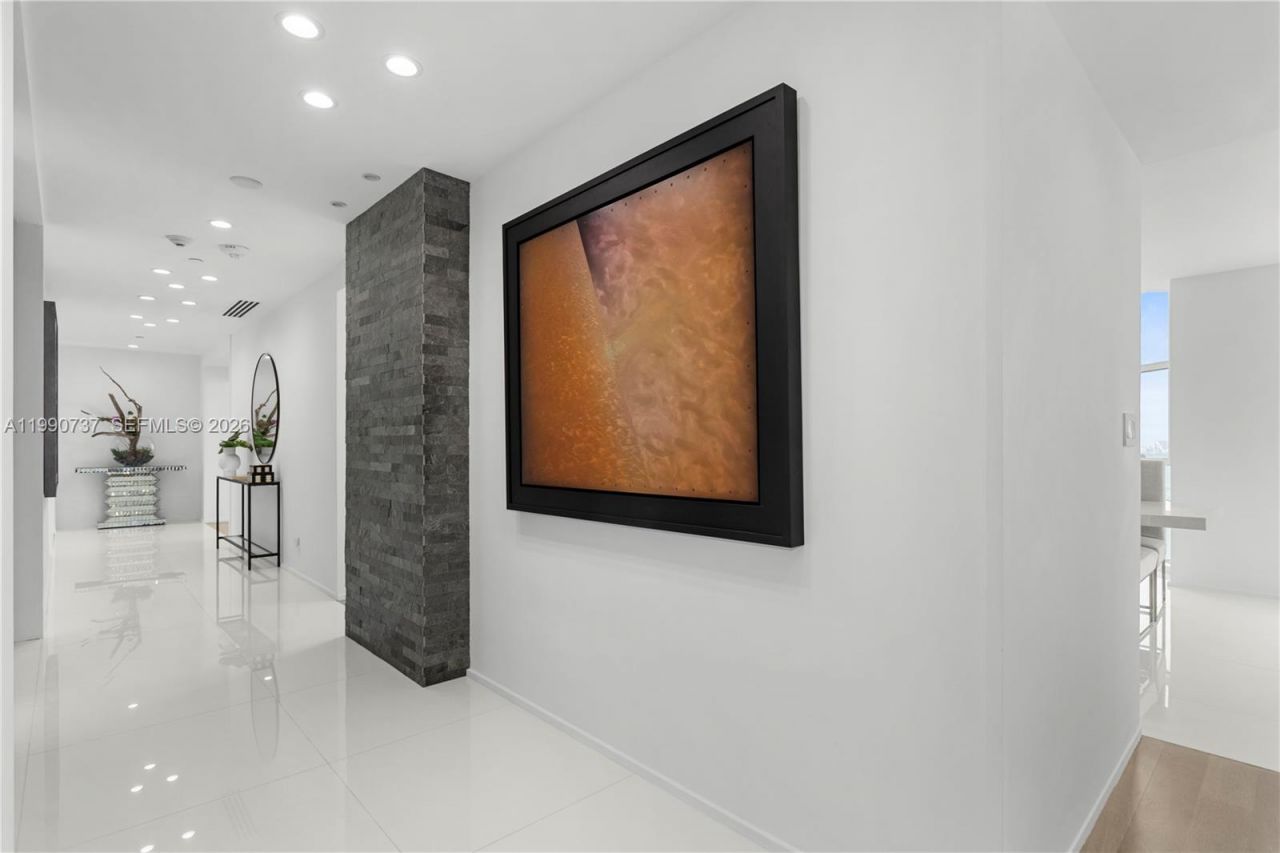 300 S Pointe Dr, Unit 3405, Miami Beach, FL 33139 Photo