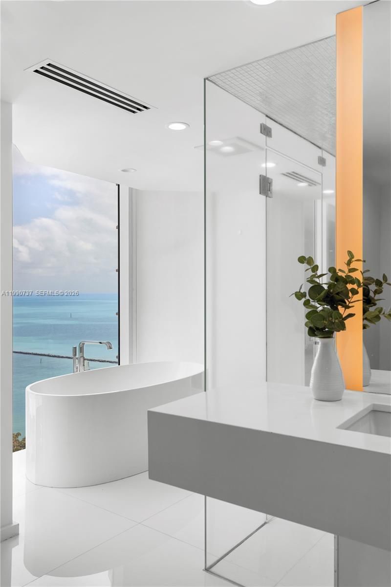 300 S Pointe Dr, Unit 3405, Miami Beach, FL 33139 Photo