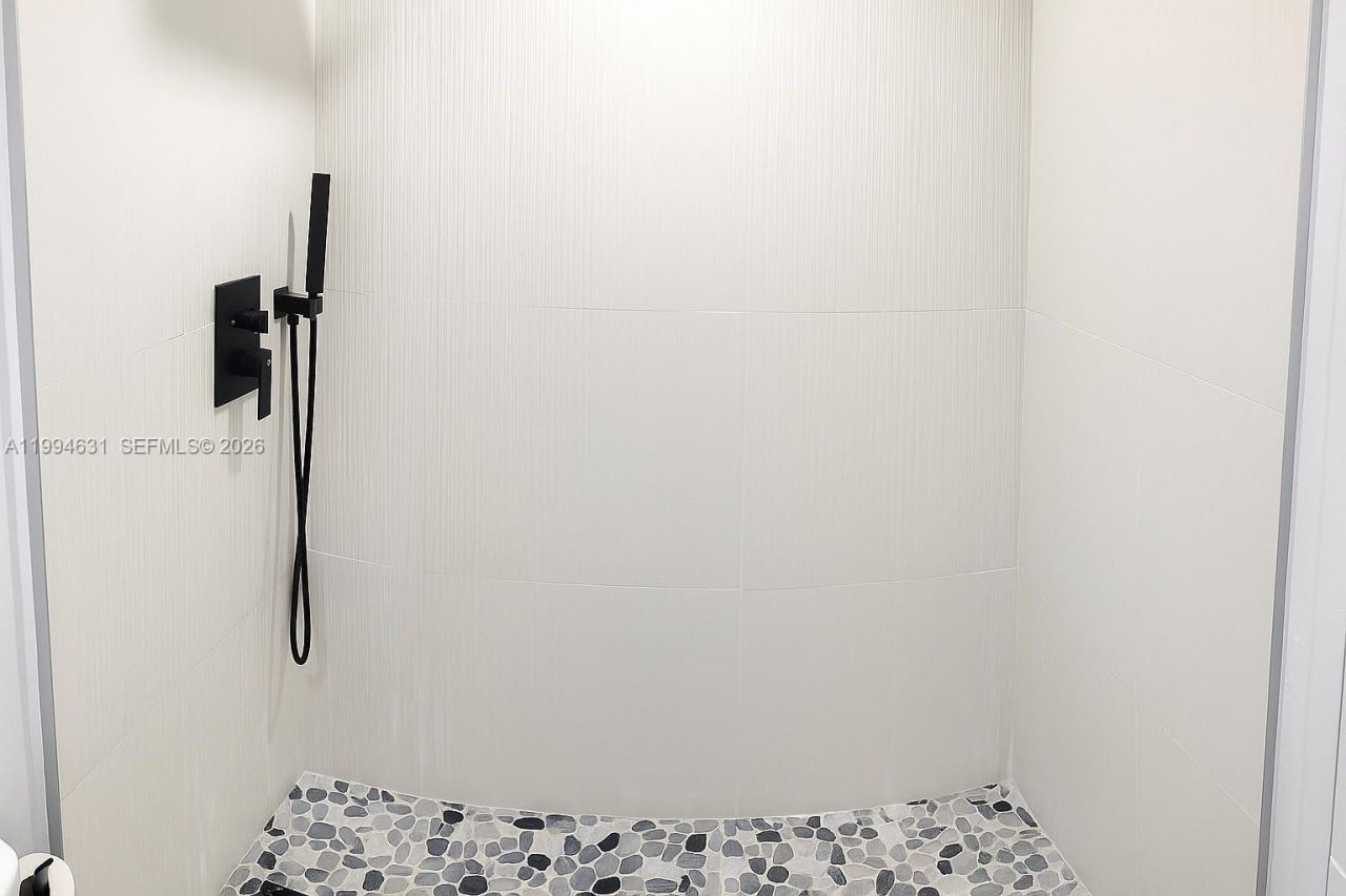 1865 79th St Cswy , Unit 15F, North Bay Village, FL 33141 Photo