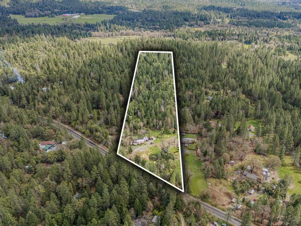 9650 W Evans Creek Road, Rogue River, OR 97537