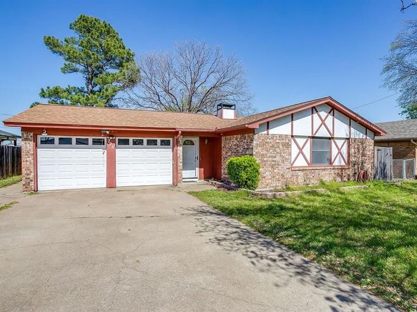 728 NW Douglas Street, Burleson, TX 76028