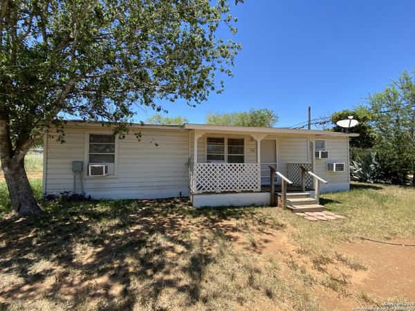 204 Campbell, Jourdanton, TX 78026