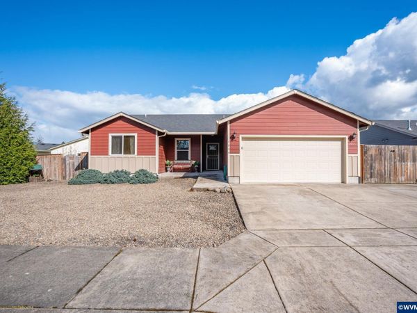 1944 37th Cir, Sweet Home, OR 97386
