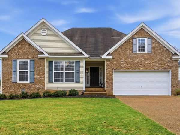 1003 Persimmon Dr , Spring Hill, TN 37174