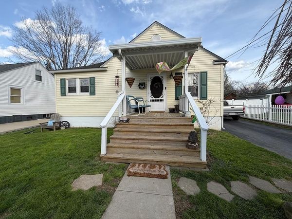 114 Lindburg Ave, FAYETTEVILLE, WV 25840