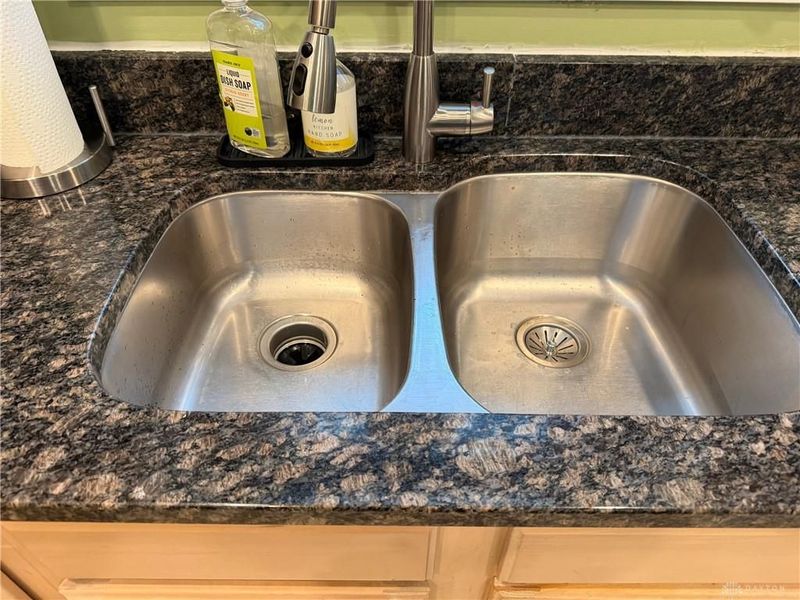 1629 Sunnington Grove Drive, Washington Township, OH 45458 Photo 16