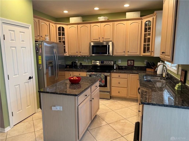 1629 Sunnington Grove Drive, Washington Township, OH 45458 Photo 17