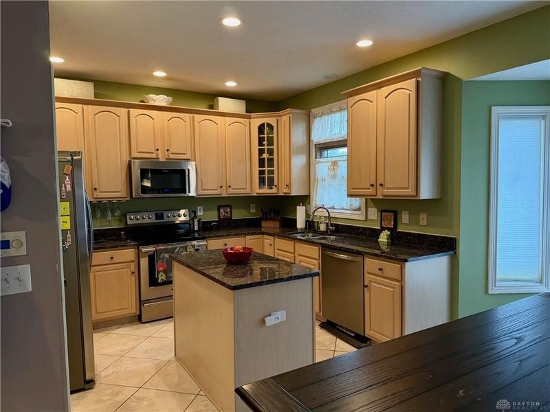 1629 Sunnington Grove Drive, Washington Township, OH 45458 Photo 9
