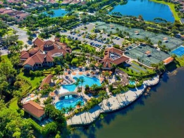 9560 Trevi CT, Unit 4812, NAPLES, FL 34113