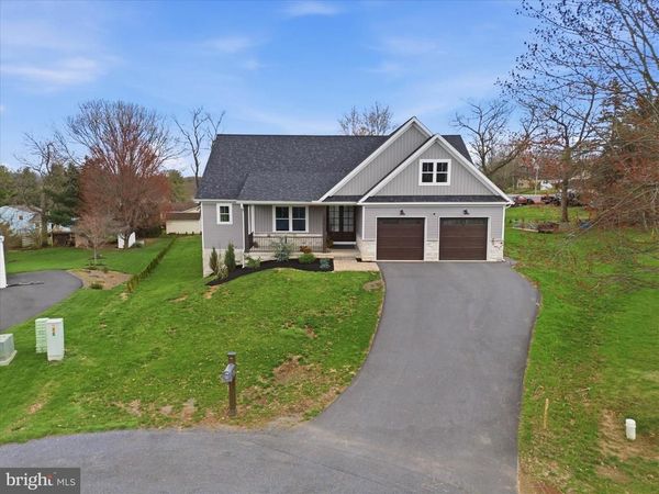 101 ACKLEY CIRCLE, LITITZ, PA 17543