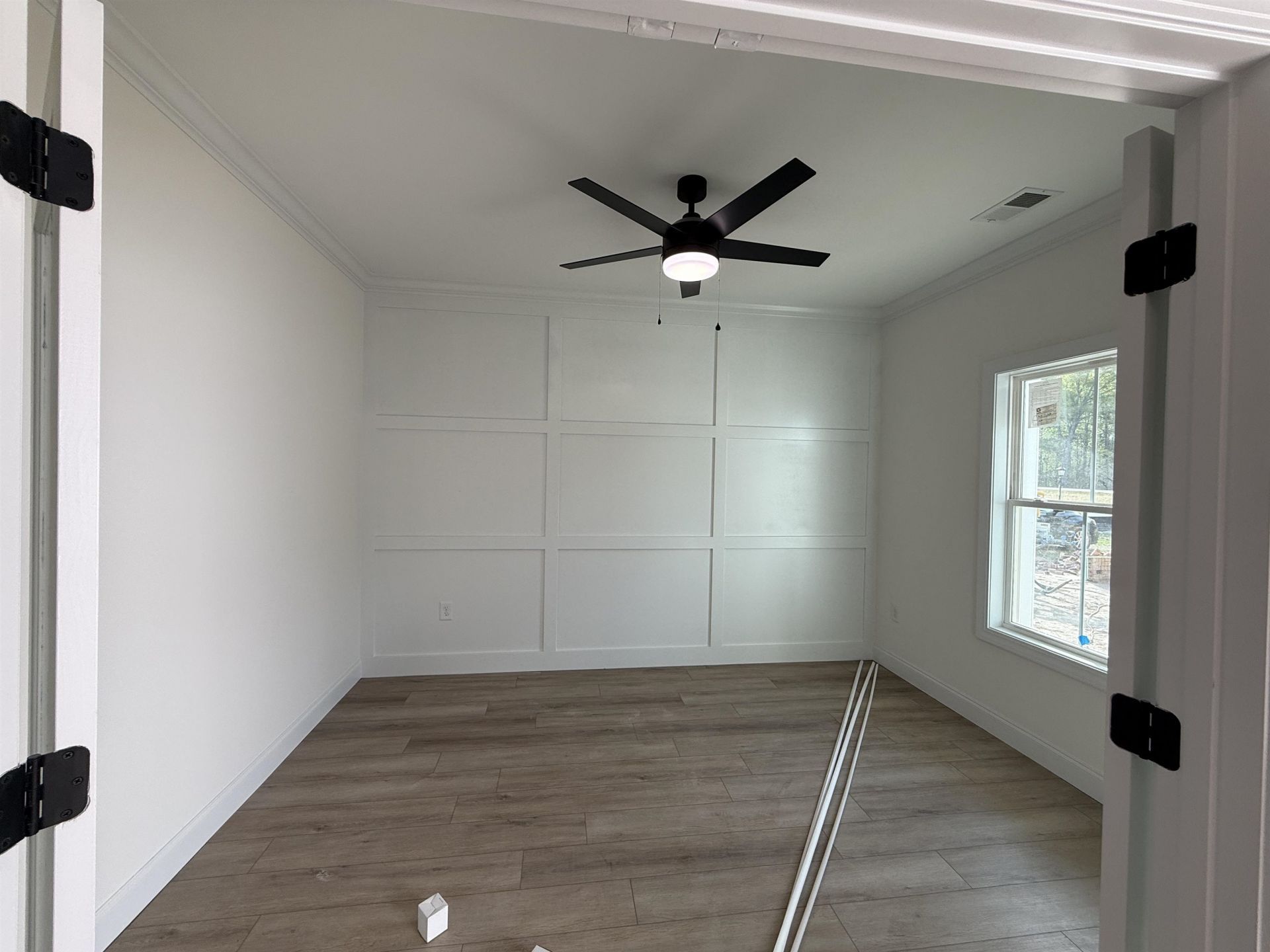 1035 Martin Ln. Photo 4