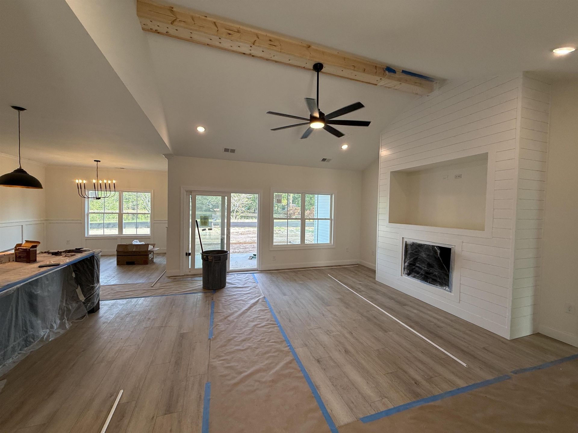 1035 Martin Ln. Photo 5