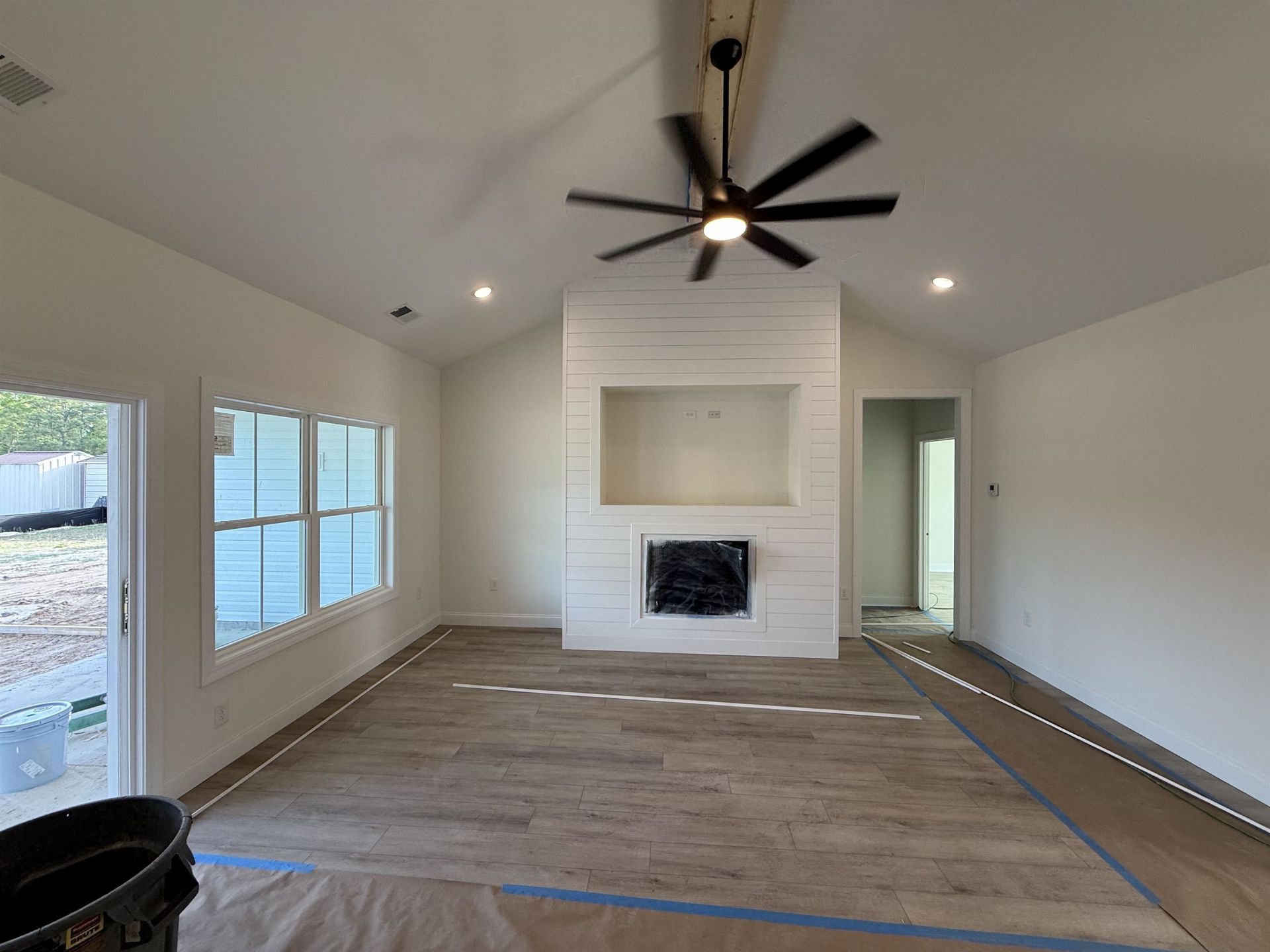 1035 Martin Ln. Photo 6