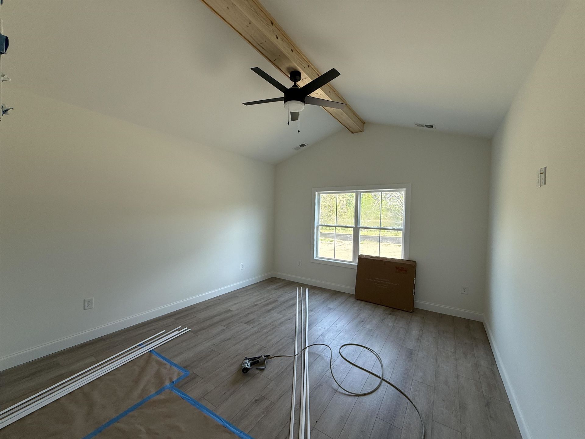 1035 Martin Ln. Photo 8