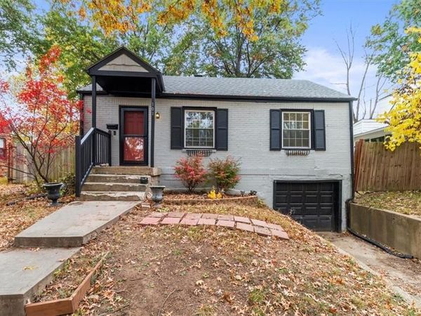 101 E Pocahontas Lane, Kansas City, MO 64114