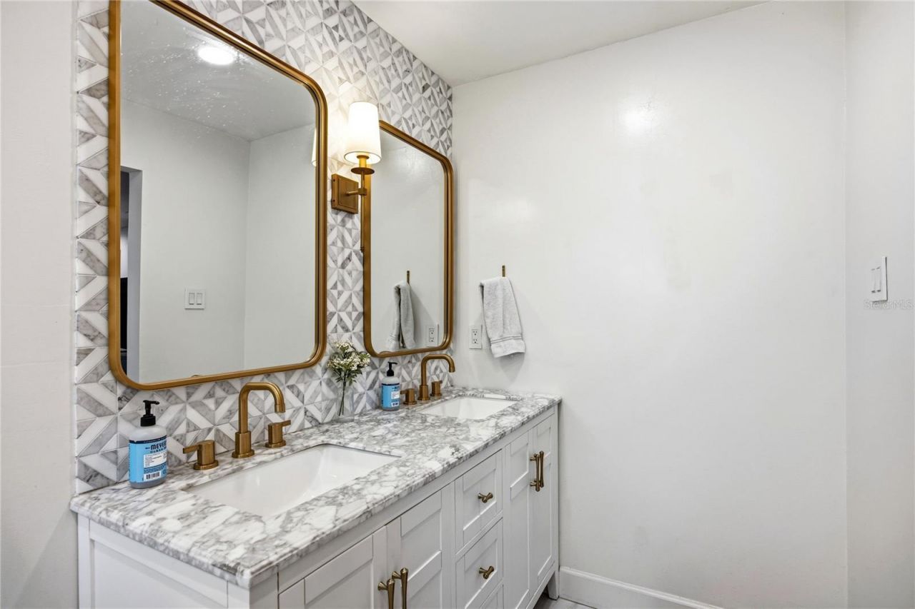 4005 NW 9th Court, Gainesville, FL 32605 Photo