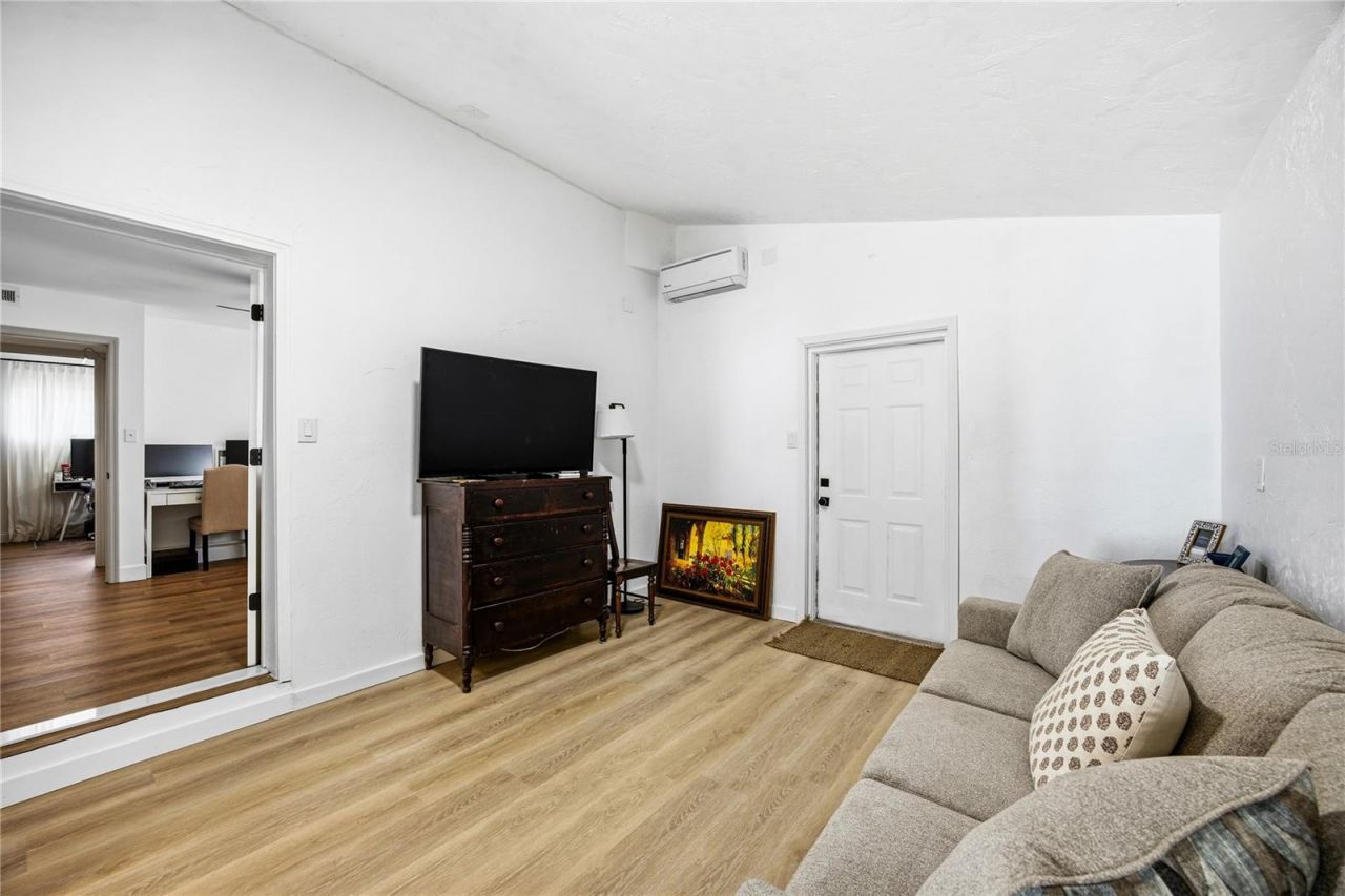 4005 NW 9th Court, Gainesville, FL 32605 Photo