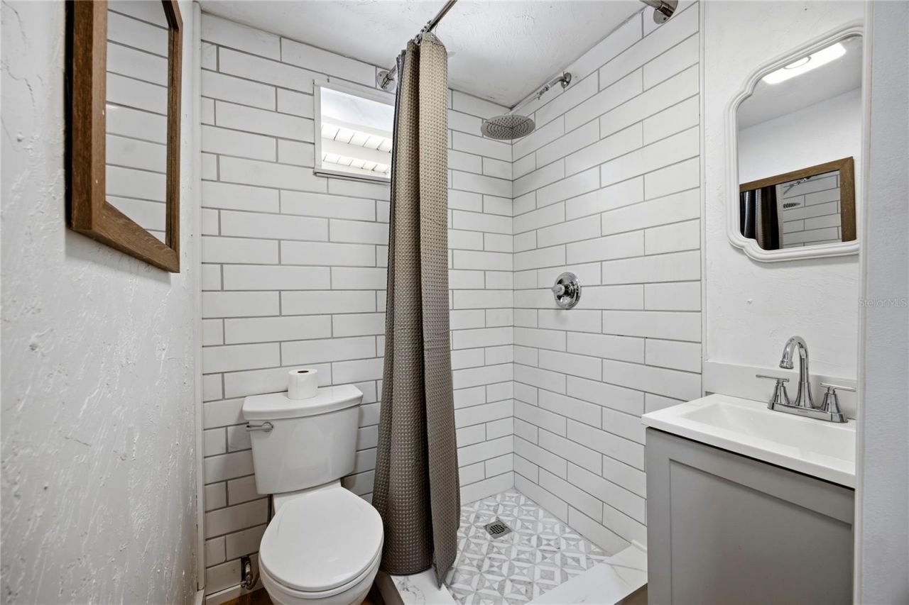 4005 NW 9th Court, Gainesville, FL 32605 Photo