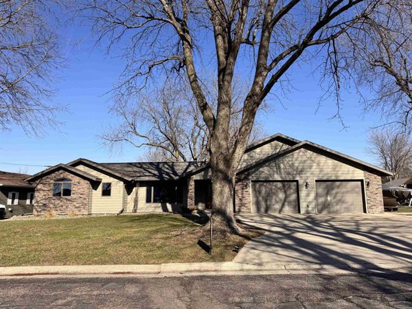 806 Floyd St, Sanborn, IA 51248