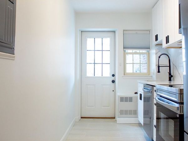 33 Hammond Pond Pkwy, Unit 2, Newton, MA 02467