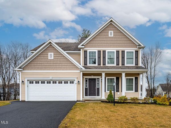 22 Bergen Place, Niskayuna, NY 12309