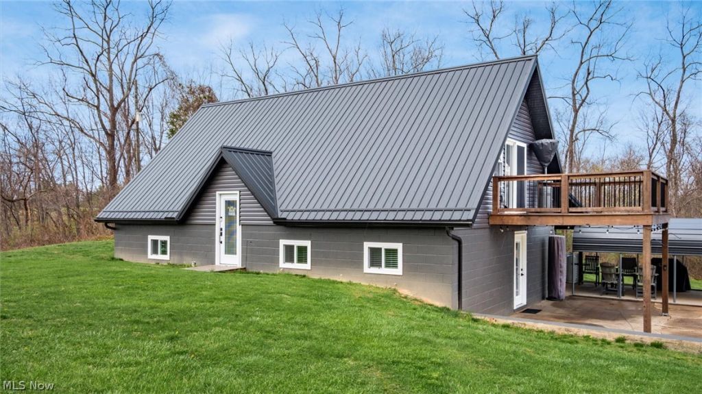 10021 Triadelphia Road NW, Crooksville, OH 43731