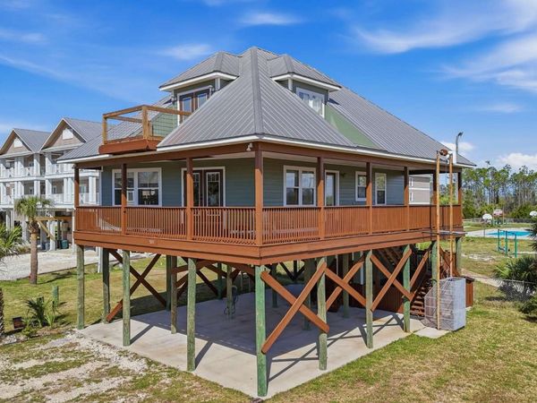 181 E 3RD AVE, Horseshoe Beach, FL 32648