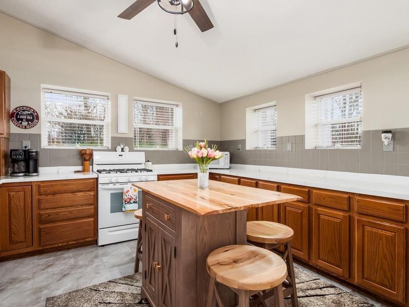 10021 W Triadelphia Road NW, Crooksville, OH 43731 Photo 3