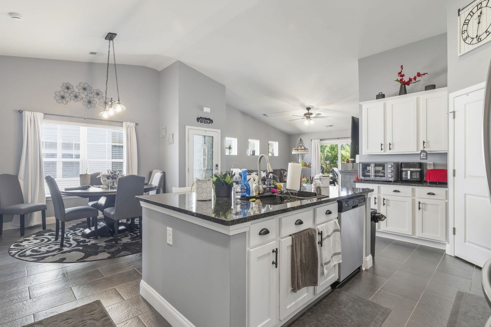 1560 Jardine Loop Photo 12