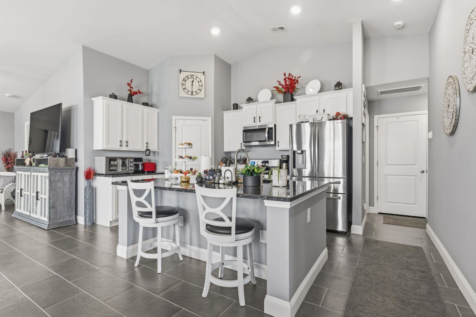 1560 Jardine Loop Photo 4