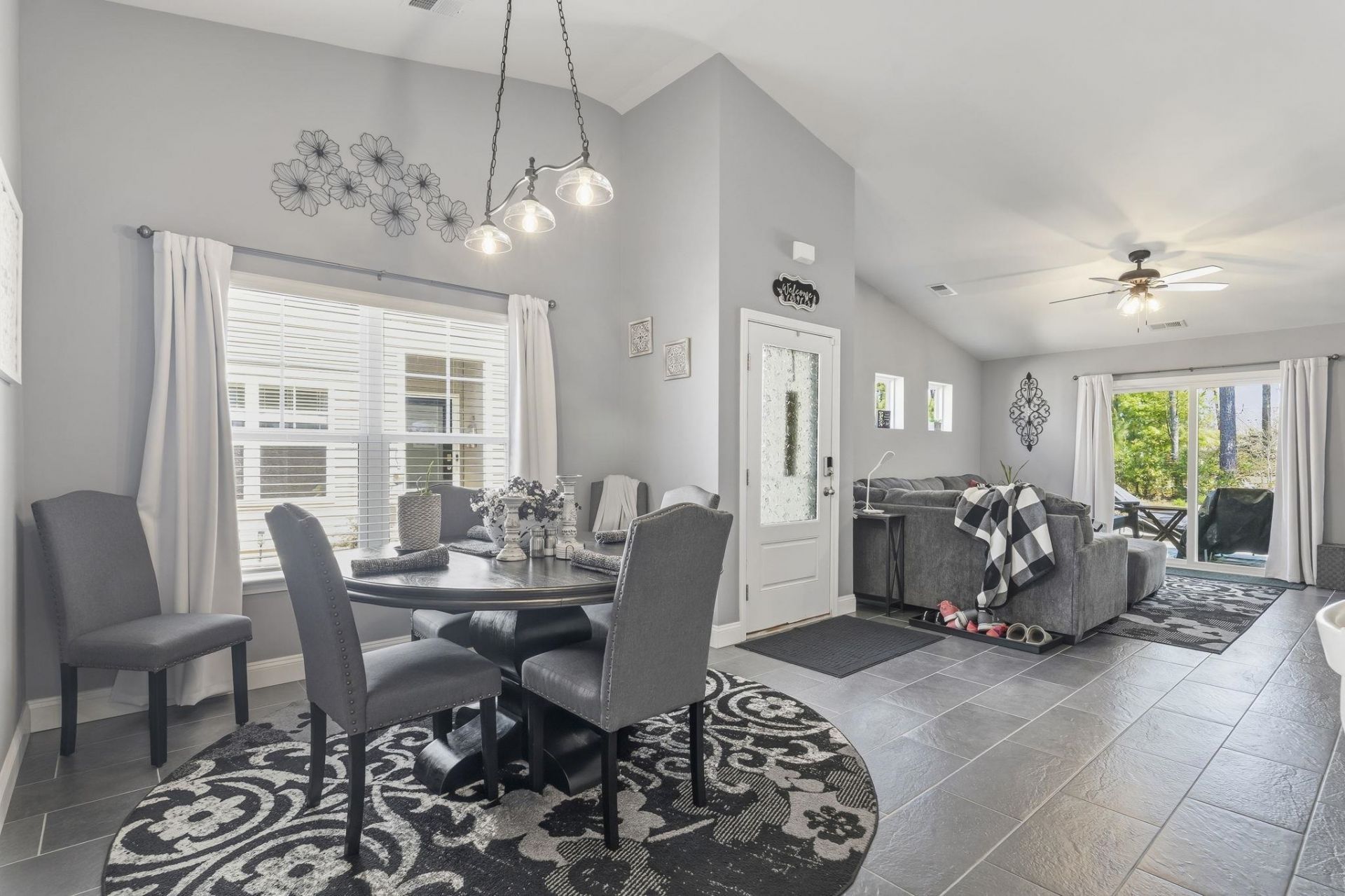 1560 Jardine Loop Photo 6