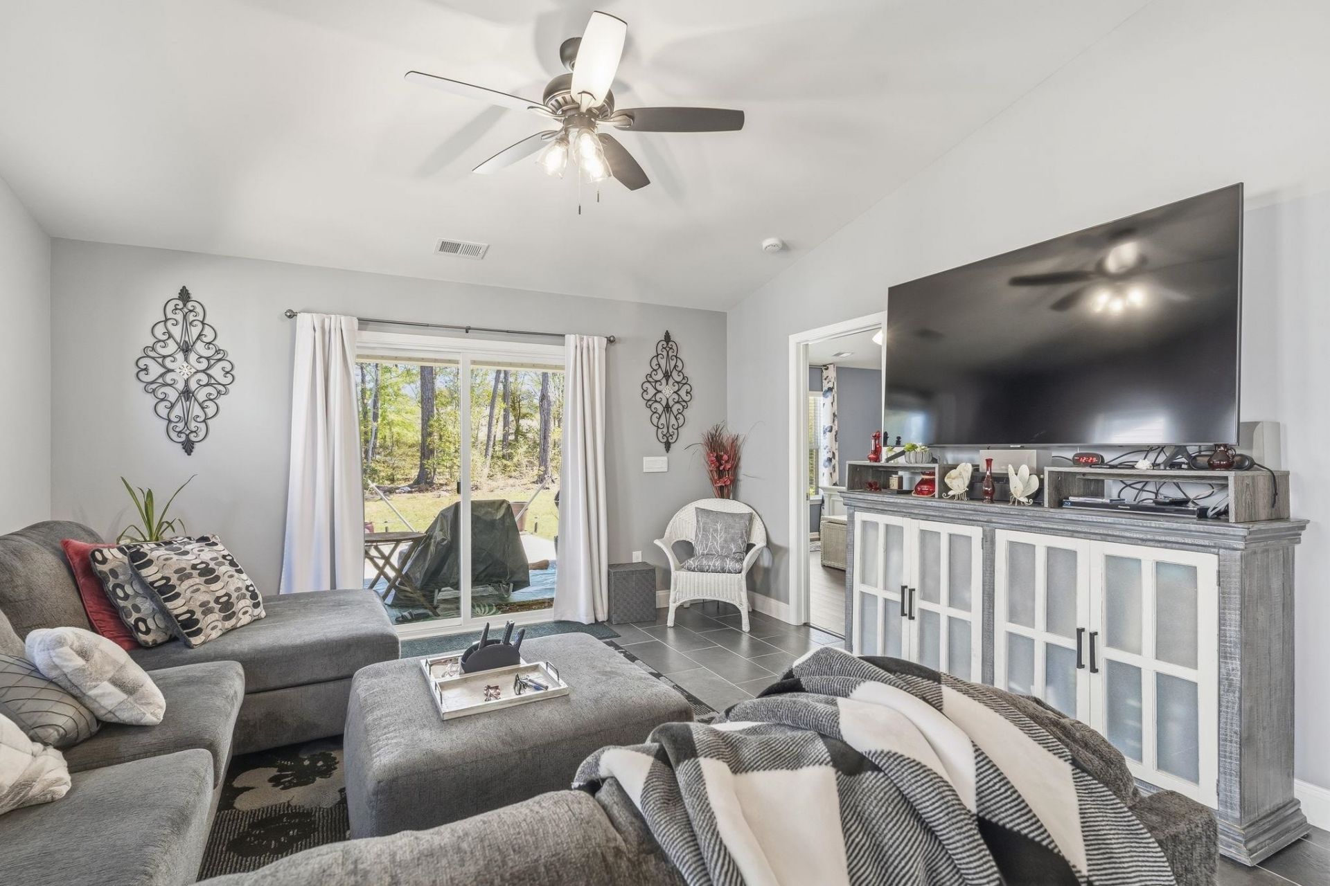 1560 Jardine Loop Photo 7