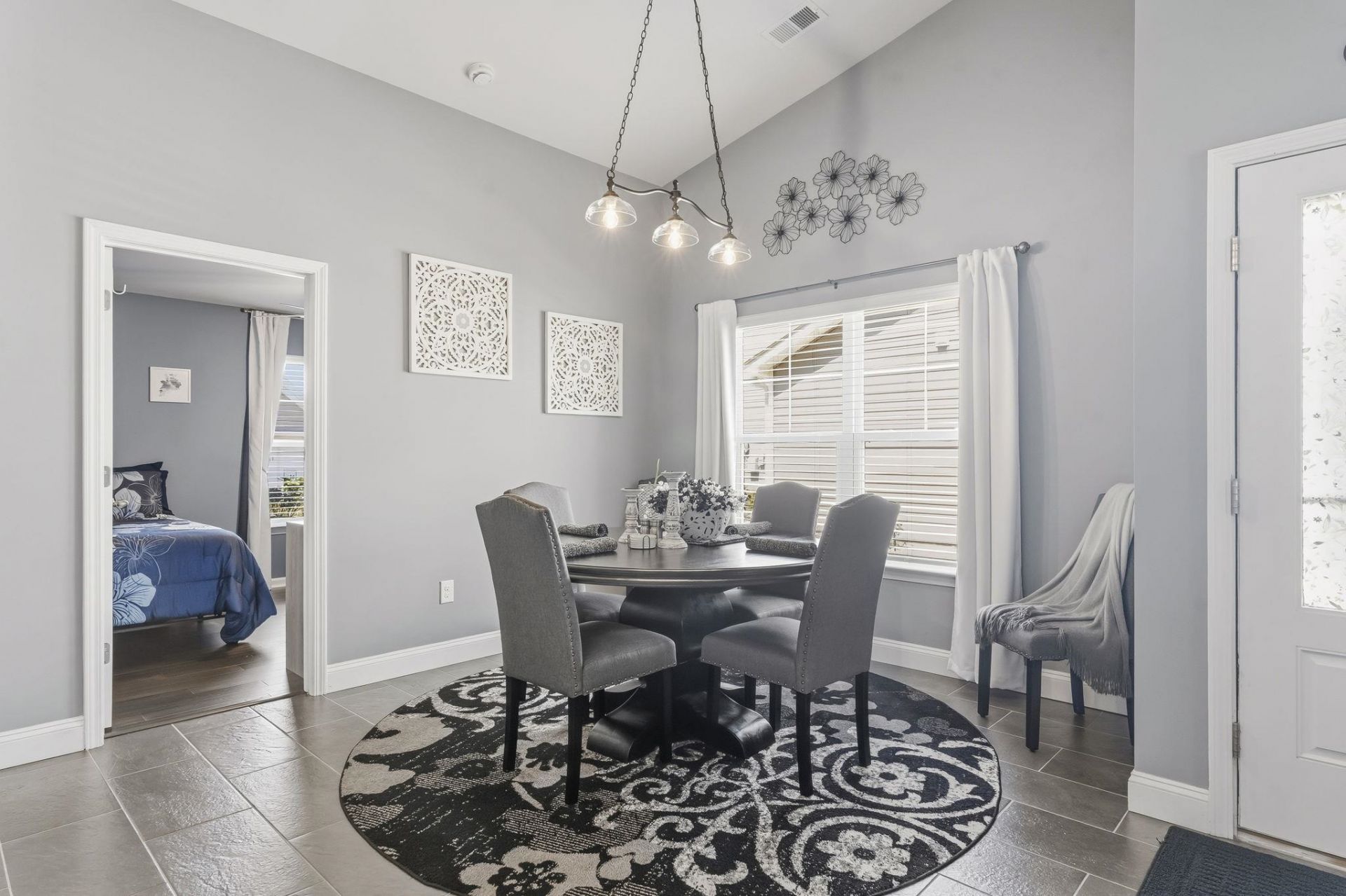 1560 Jardine Loop Photo 9