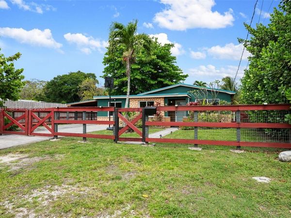 7245 S Waterway Dr , Miami, FL 33155