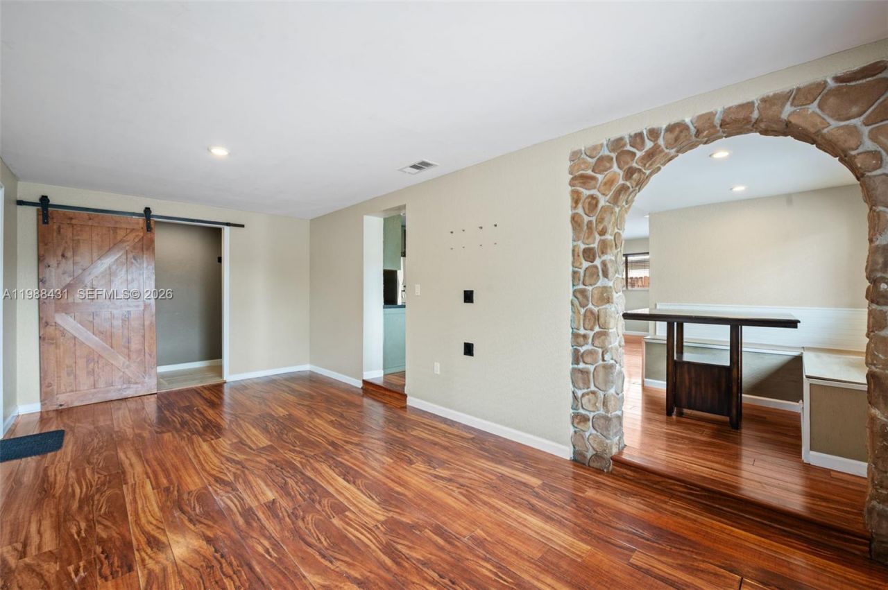 7245 S Waterway Dr , Miami, FL 33155 Photo