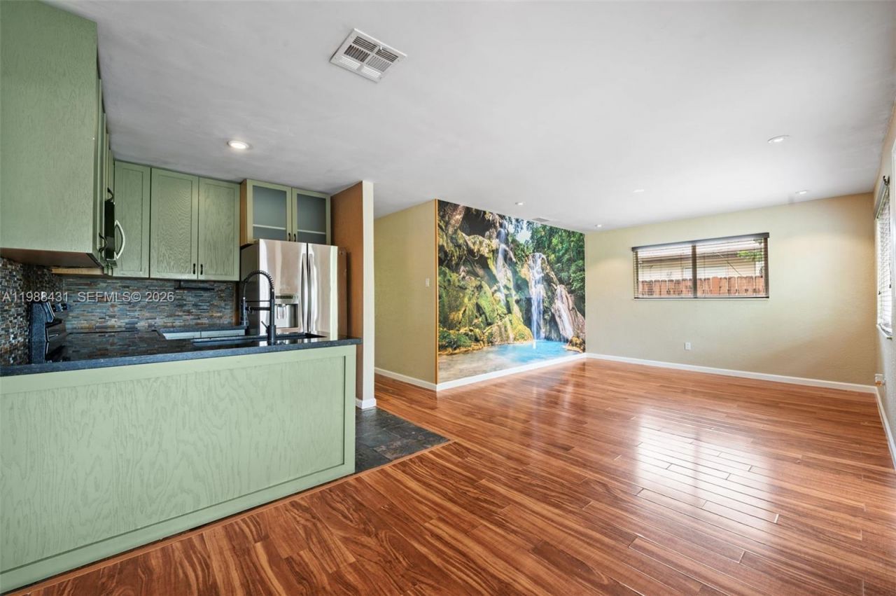 7245 S Waterway Dr , Miami, FL 33155 Photo