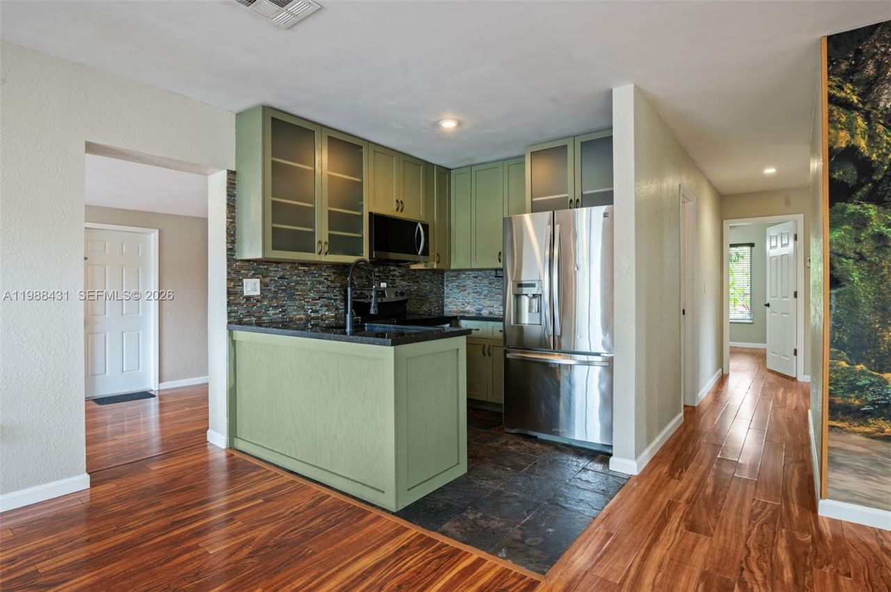 7245 S Waterway Dr , Miami, FL 33155 Photo