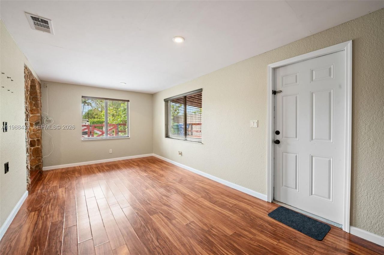 7245 S Waterway Dr , Miami, FL 33155 Photo