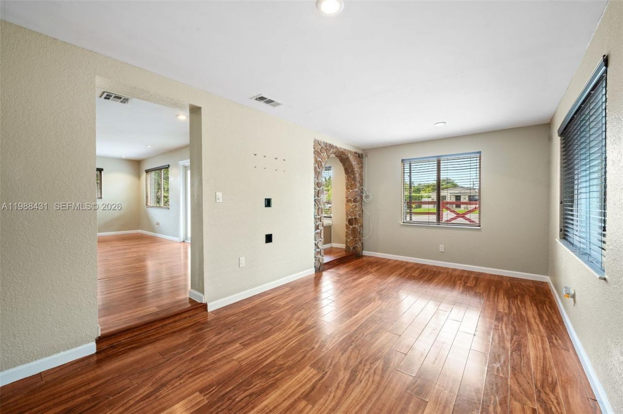 7245 S Waterway Dr , Miami, FL 33155 Photo