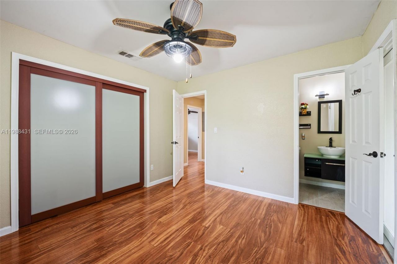 7245 S Waterway Dr , Miami, FL 33155 Photo